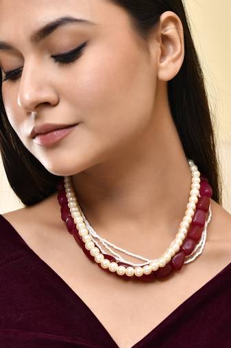 Gold-plated pearls beaded necklace