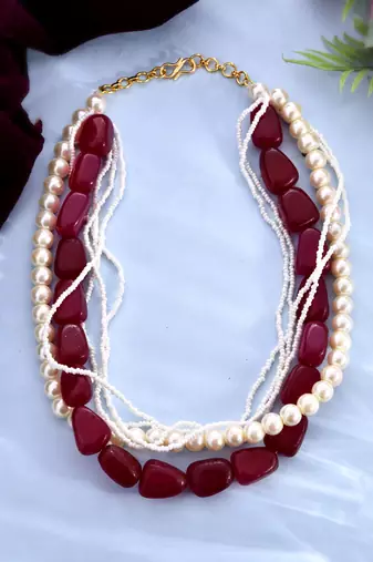 Gold-plated pearls beaded necklace