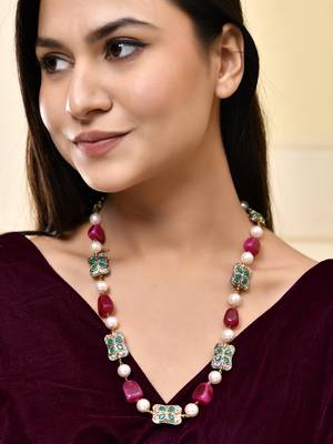 Gold-plated pearls beaded necklace 1