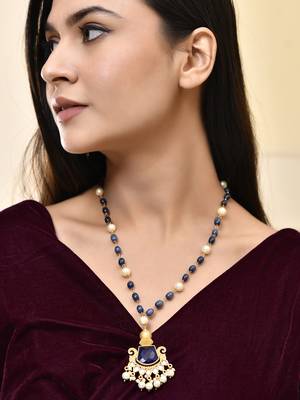 Gold-plated pearls beaded necklace 1