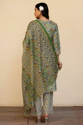 Women's Green red cotton floral print kurta set with dupatta & trouser