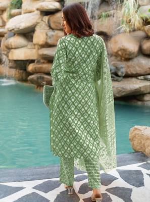 Women's Green Grey cotton floral print kurta set with dupatta & trouser 4