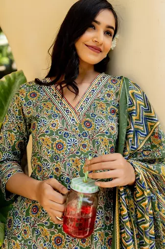 Women's Green red cotton floral print kurta set with dupatta & trouser