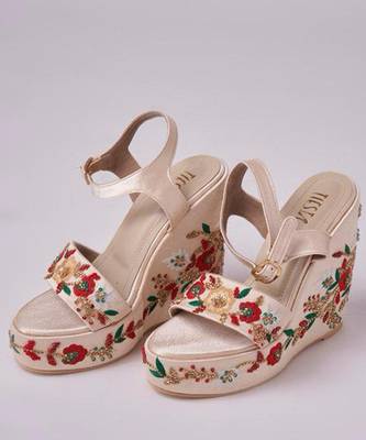 Gold woven leather wedges  1