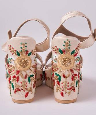 Gold woven leather wedges  4