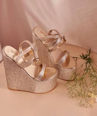Peach woven leather wedges  1