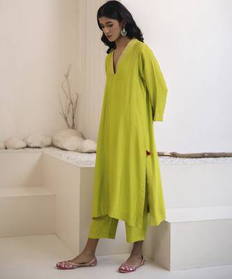 Green plain cotton silk kurta and pant 4