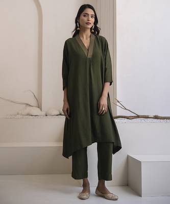 Green plain cotton silk kurta and pant 1