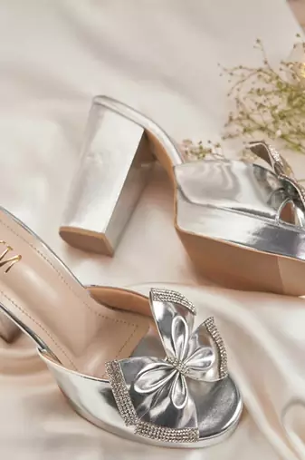Silver woven leather heels