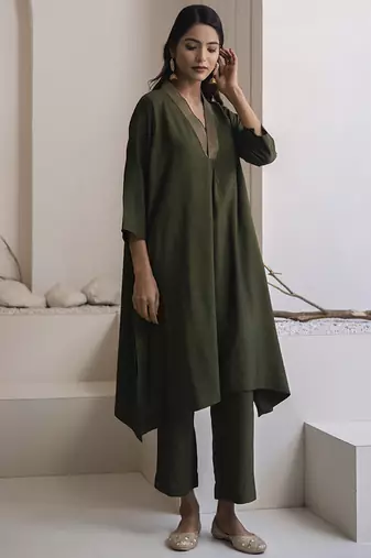 Green plain cotton silk kurta and pant