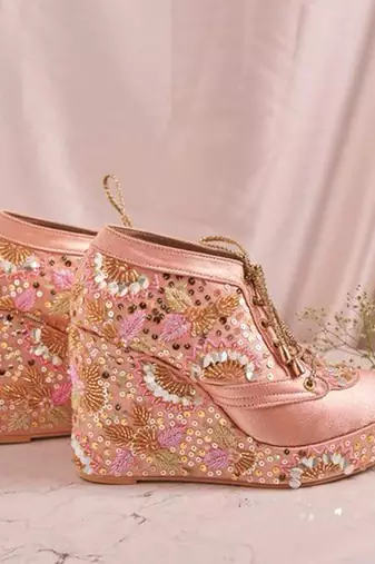Pink woven leather wedges shoes