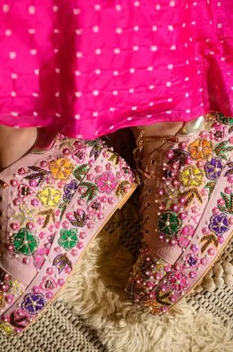 Pink woven leather wedges shoes