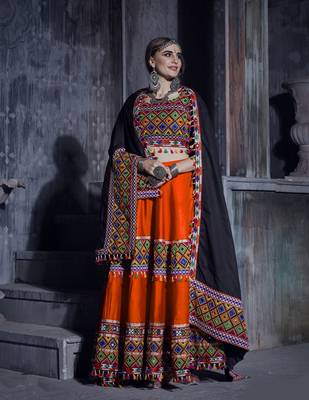 Orange and black Gamthi work Navratri Rajwadi chaniya choli with Traditional Dupatta 4
