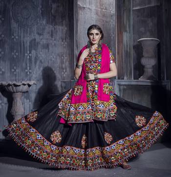 Black and pink Gamthi work Navratri garba Rajwadi indian designer lehenga dress 2