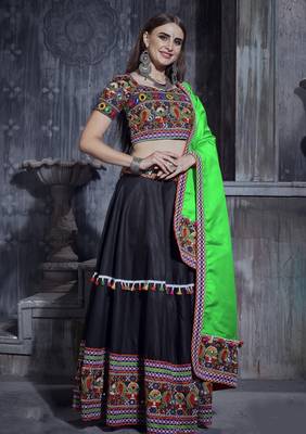 Black and green Gamthi work Rajwadi Navratri garba chaniya choli with Traditional Dupatta 5