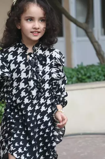 Black-white multistylish long tunic in satin- chiffon fabric