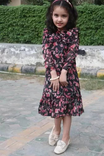 Black multi long tunic in floral chiffon fabric with lining