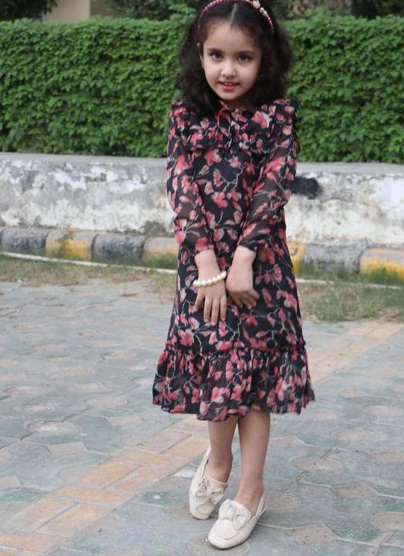 Black multi long tunic in floral chiffon fabric with lining