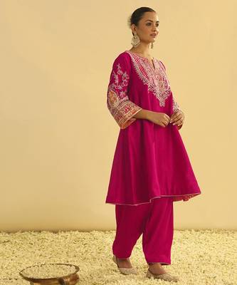 Hot pink embroidered chanderi silk kurta set 4