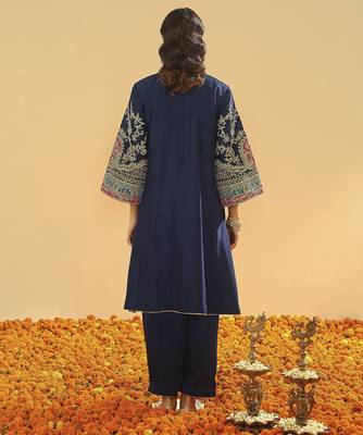 Blue embroidered chanderi silk kurta set 2