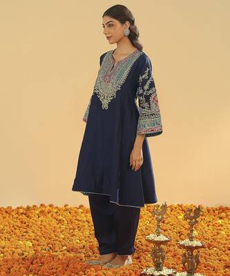 Blue embroidered chanderi silk kurta set 3