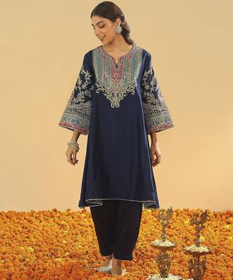 Blue embroidered chanderi silk kurta set 4