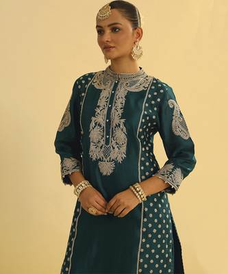 Emerald embroidered chanderi silk kurta paired with dhoti 3