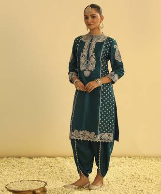 Emerald embroidered chanderi silk kurta paired with dhoti 4