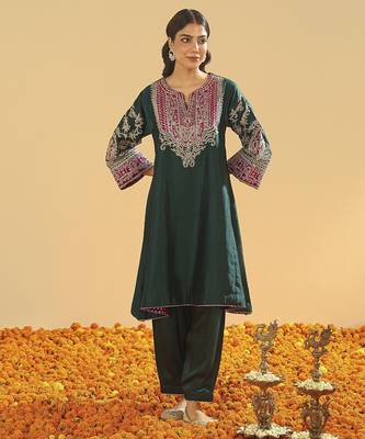 Emerald embroidered chanderi silk kurta set 1