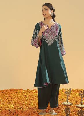 Emerald embroidered chanderi silk kurta set 2