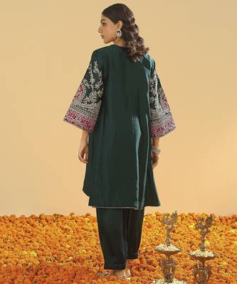 Emerald embroidered chanderi silk kurta set 5