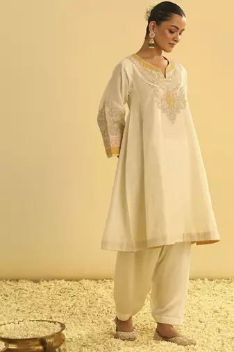 Ivory embroidered chanderi silk kurta set