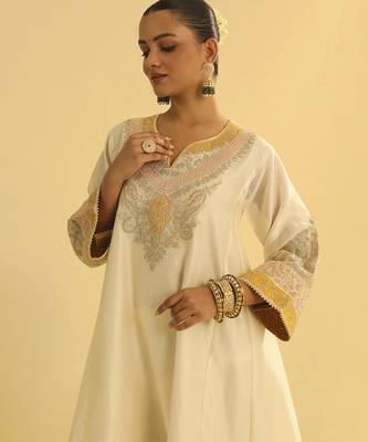 Ivory embroidered chanderi silk kurta set 3