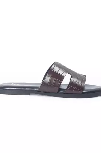 Brown solid leather flat