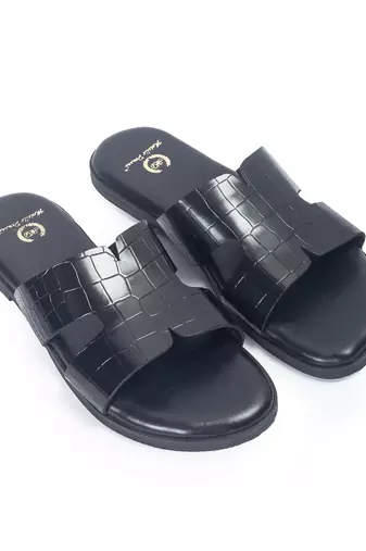 Black solid leather flat