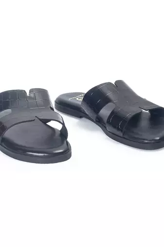 Black solid leather flat