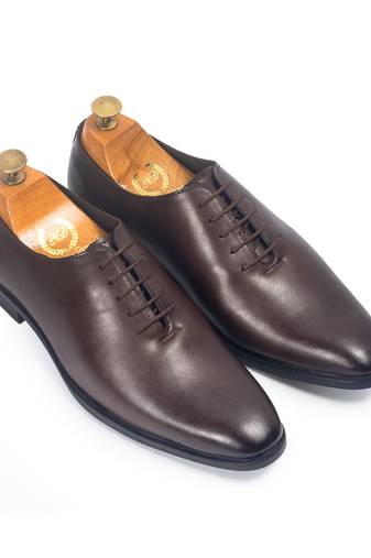 Brown solid synthetic leather men shoes