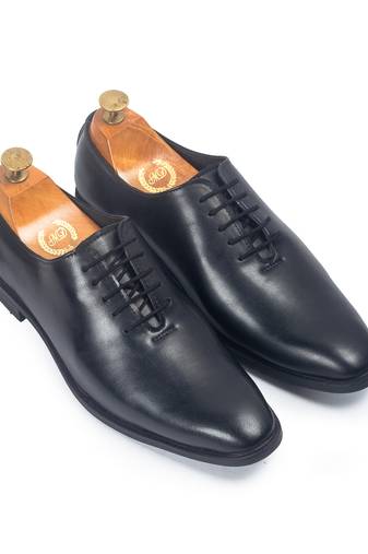 Black solid synthetic leather men shoes