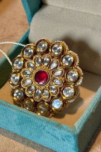 Gold kundan