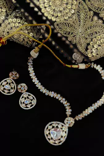Gold kundan