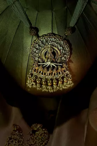 Gold kundan