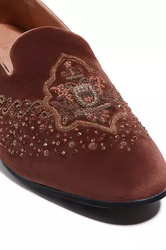 Brown woven velvet shoes