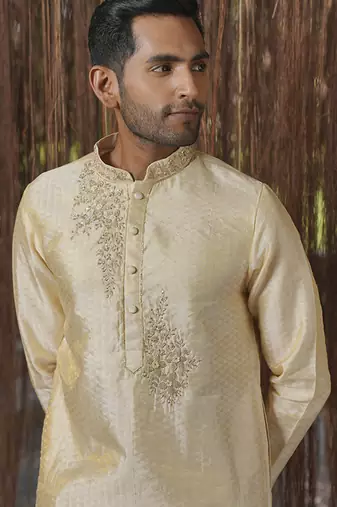 Beige plain silk kurta & dhoti with stole