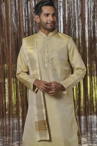 Green plain silk kurta & dhoti with stole