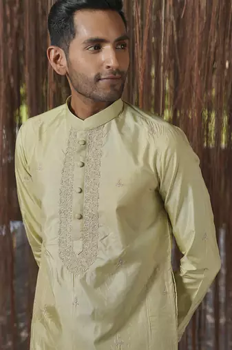 Green plain silk kurta & dhoti with stole