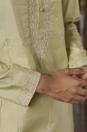 Green plain silk kurta & dhoti with stole
