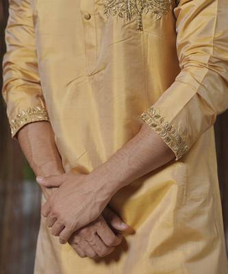 Gold plain silk kurta & dhoti with stole 3