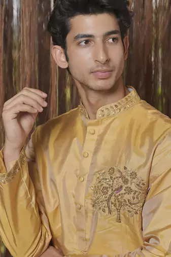 Gold plain silk kurta & dhoti with stole