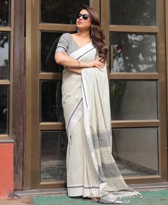 Saras bengal traditional check saree with blouse 1
