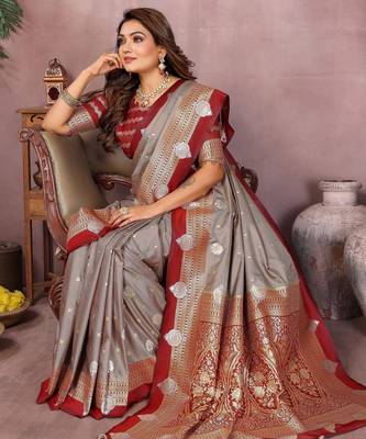 Grey handloom kalamkari silk blend saree with zari woven work 2